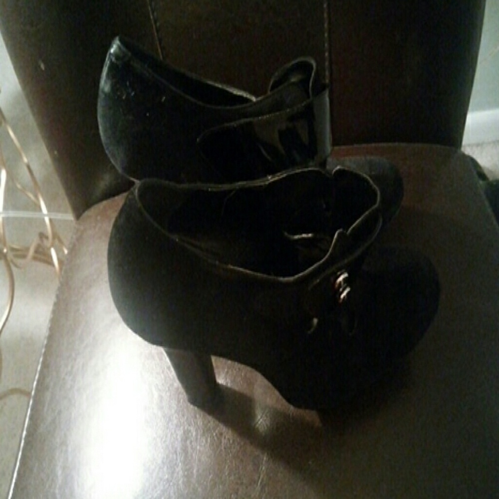 Shoes - Picture 3 of 3